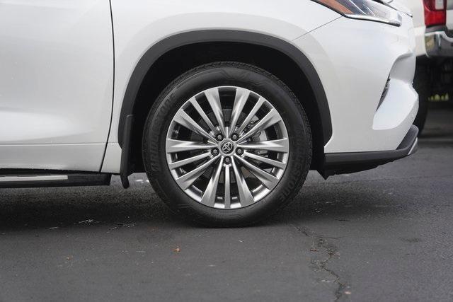 used 2022 Toyota Highlander car, priced at $44,889