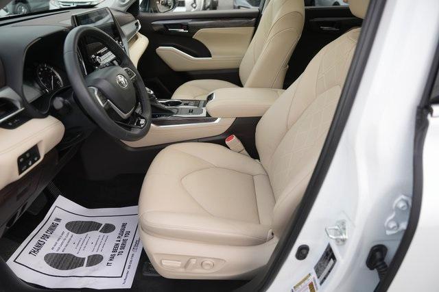 used 2022 Toyota Highlander car, priced at $44,889