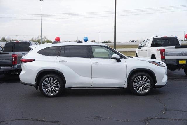 used 2022 Toyota Highlander car, priced at $44,889