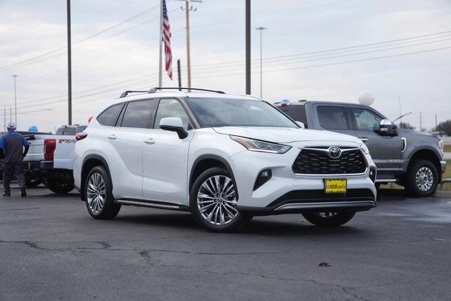 used 2022 Toyota Highlander car, priced at $44,889