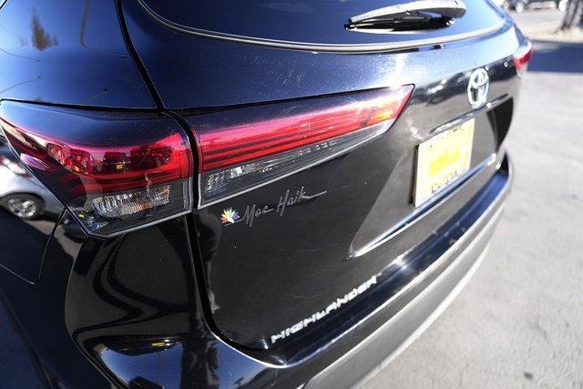 used 2021 Toyota Highlander car, priced at $26,996