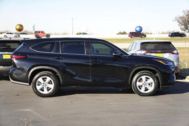 used 2021 Toyota Highlander car, priced at $26,996