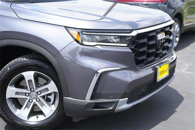 used 2025 Honda Pilot car, priced at $42,389