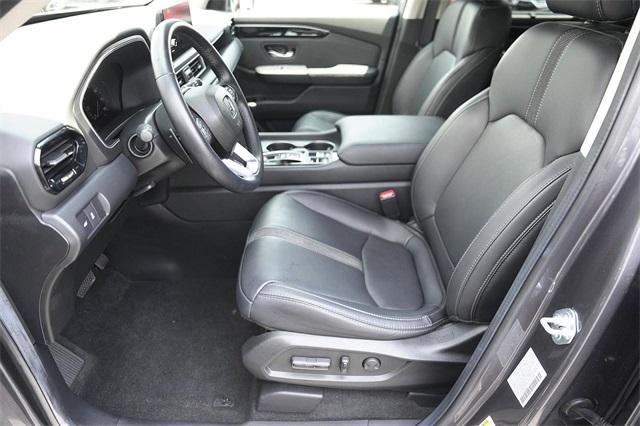 used 2025 Honda Pilot car, priced at $42,389