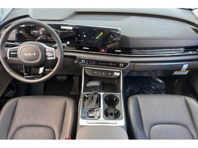 new 2025 Kia Carnival car, priced at $43,135