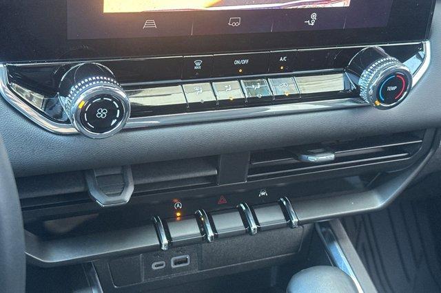 used 2024 GMC Canyon car, priced at $35,995