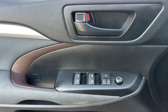 used 2019 Toyota Highlander car, priced at $25,995