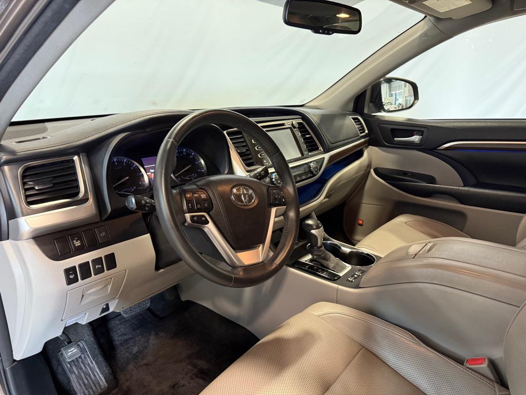 used 2016 Toyota Highlander car, priced at $12,995