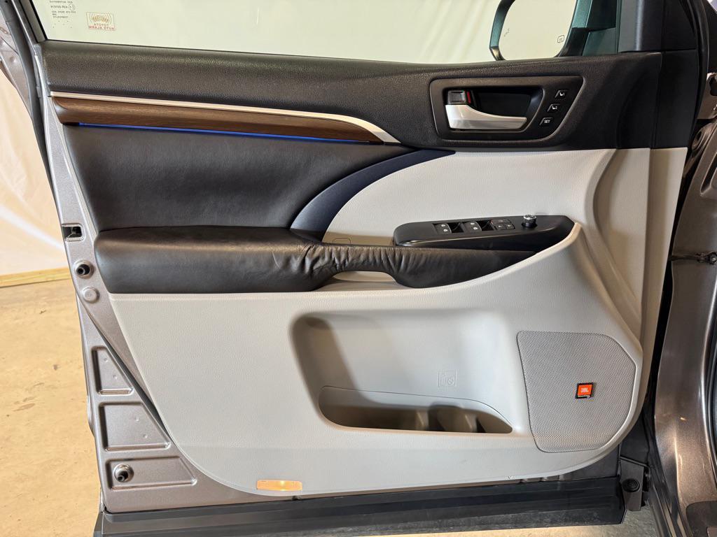used 2016 Toyota Highlander car, priced at $12,995