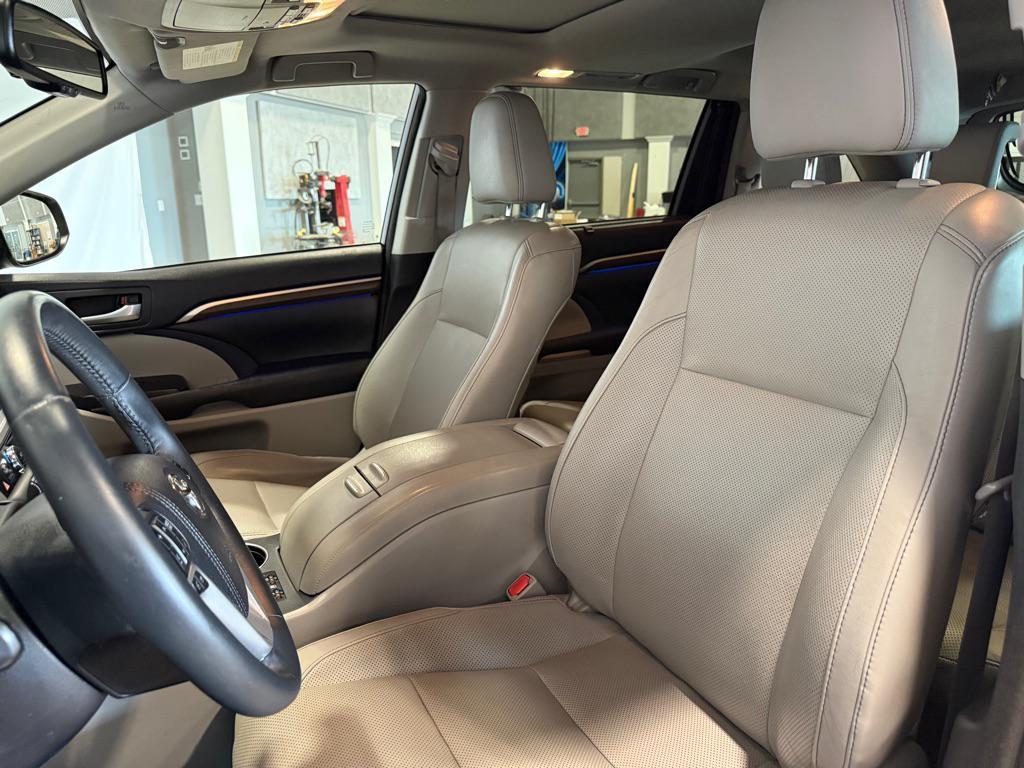 used 2016 Toyota Highlander car, priced at $12,995