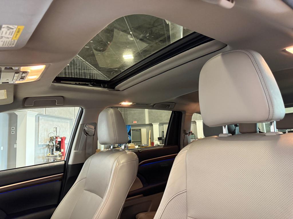 used 2016 Toyota Highlander car, priced at $12,995
