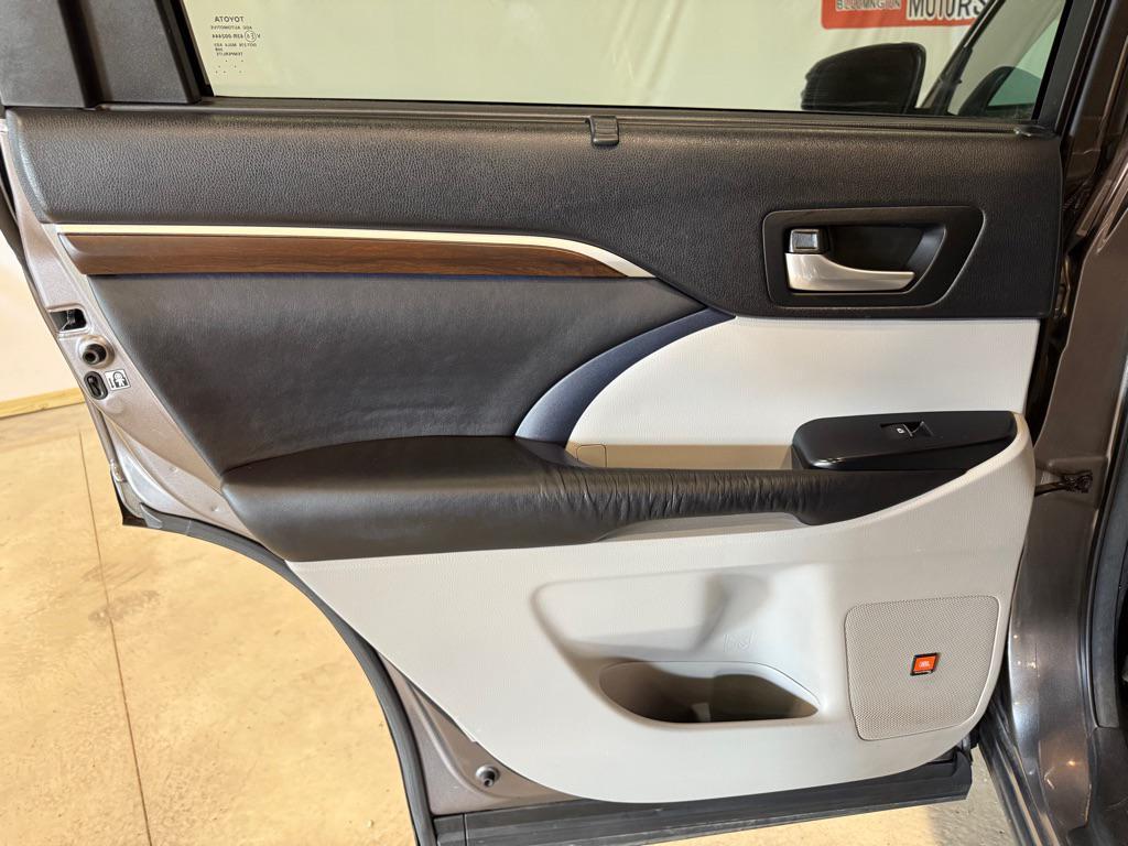 used 2016 Toyota Highlander car, priced at $12,995