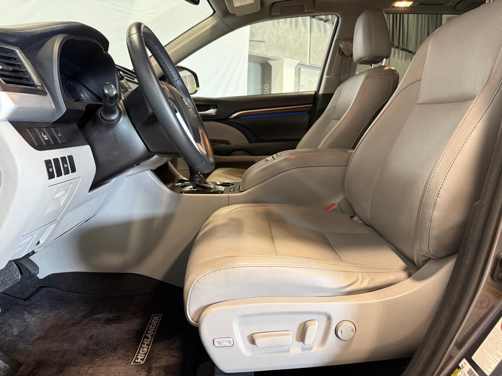 used 2016 Toyota Highlander car, priced at $12,995