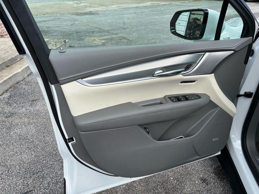 used 2023 Cadillac XT5 car, priced at $24,900