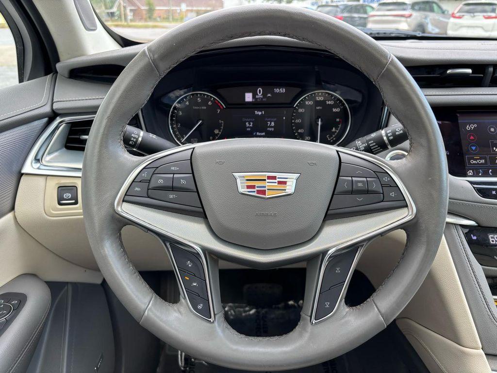 used 2023 Cadillac XT5 car, priced at $24,900