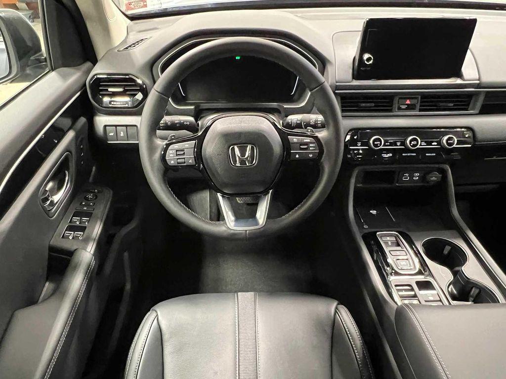 new 2025 Honda Pilot car, priced at $44,650