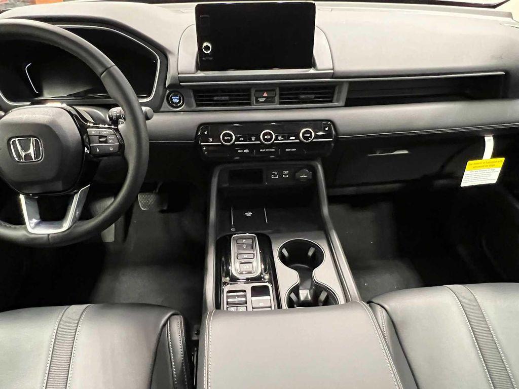 new 2025 Honda Pilot car, priced at $44,650