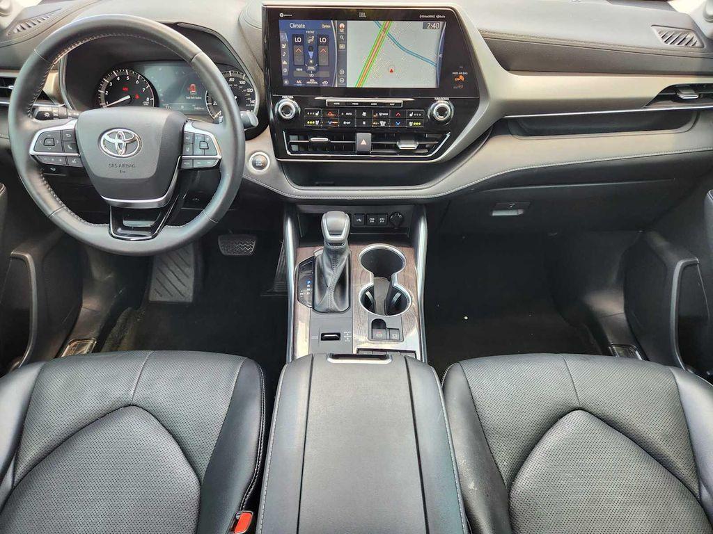used 2021 Toyota Highlander car, priced at $31,716
