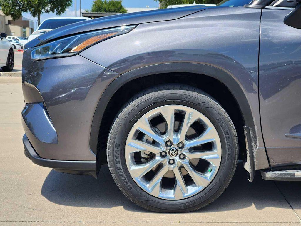 used 2021 Toyota Highlander car, priced at $31,716