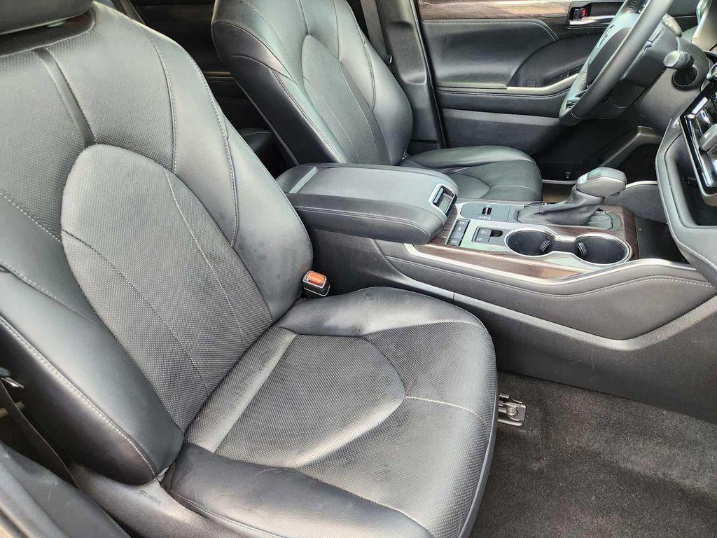used 2021 Toyota Highlander car, priced at $31,716
