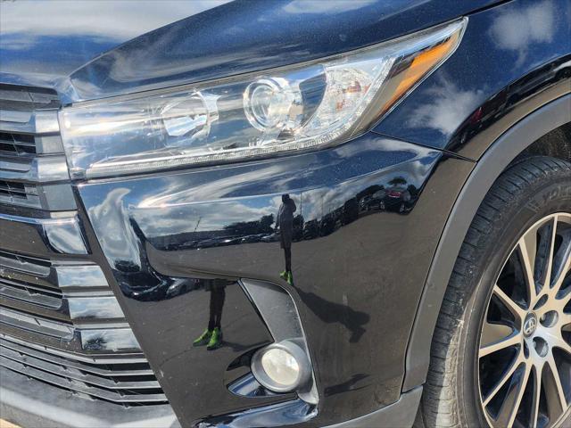 used 2018 Toyota Highlander car, priced at $22,936