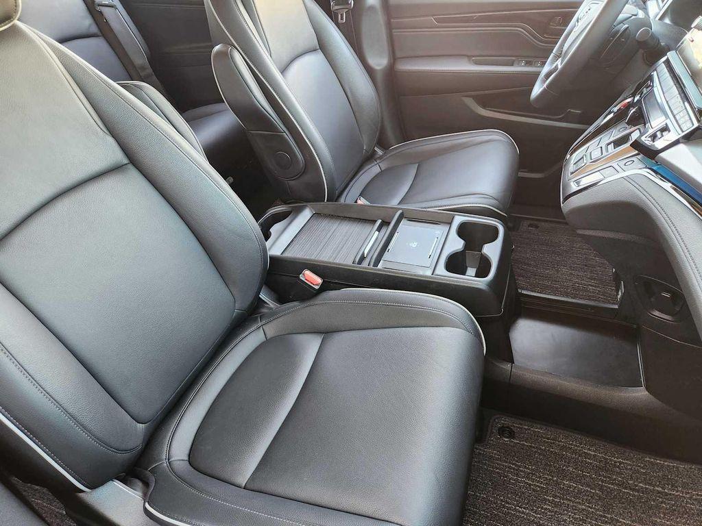 used 2025 Honda Odyssey car, priced at $41,977