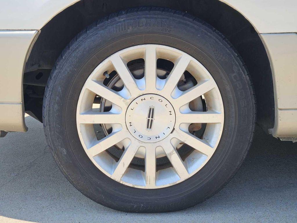 used 2007 Lincoln Town Car car, priced at $12,357