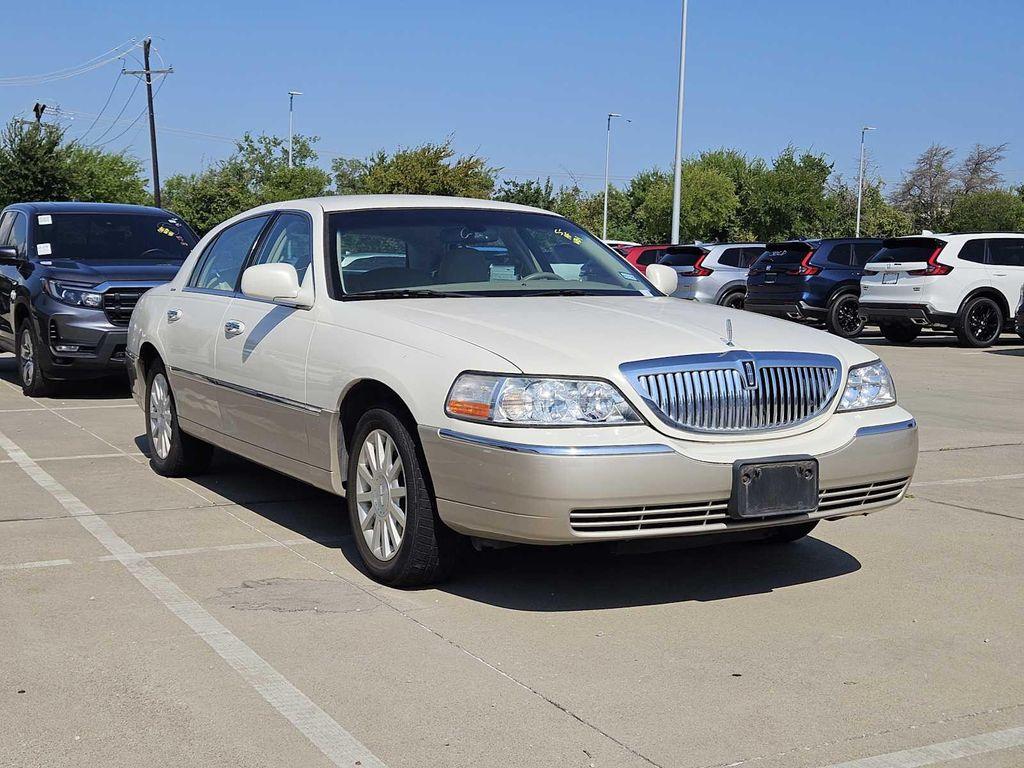 used 2007 Lincoln Town Car car, priced at $12,357