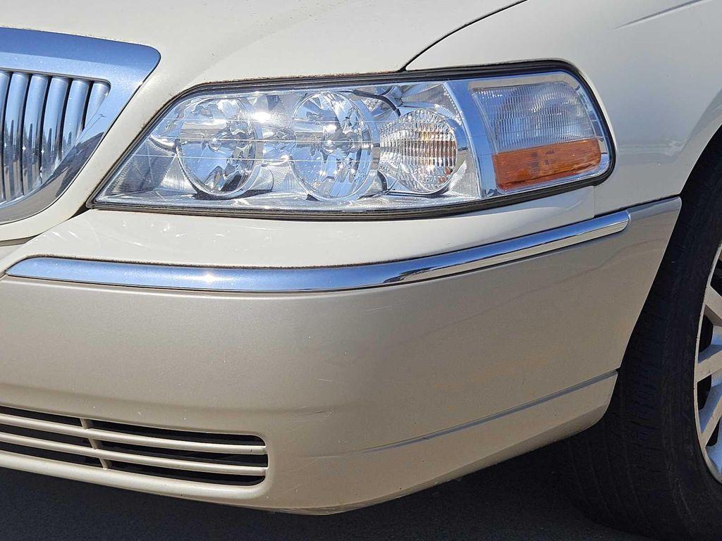 used 2007 Lincoln Town Car car, priced at $12,357