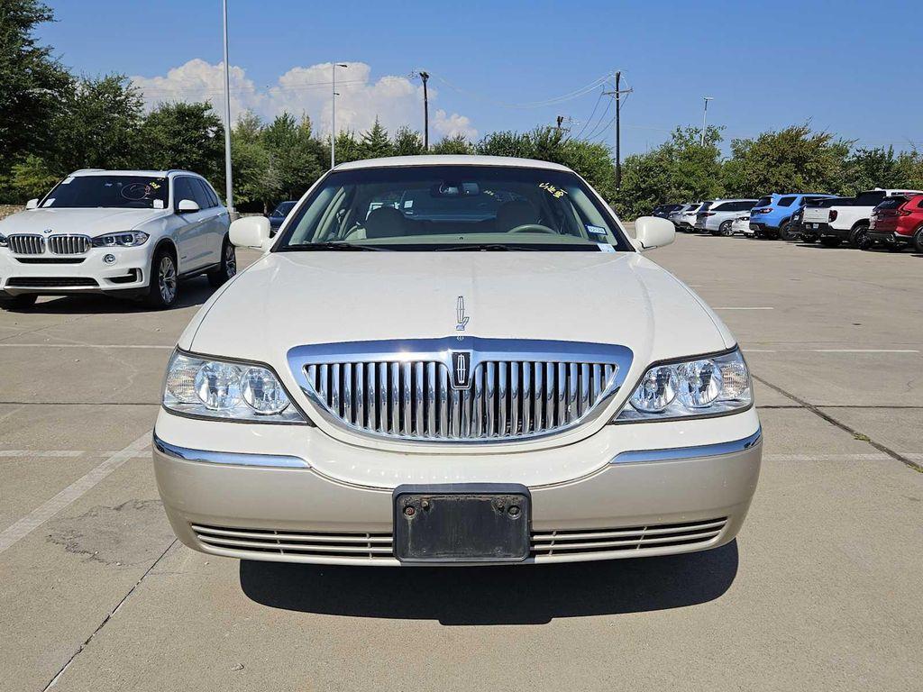 used 2007 Lincoln Town Car car, priced at $12,357