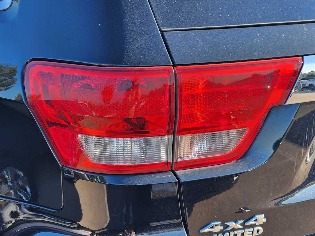 used 2011 Jeep Grand Cherokee car, priced at $5,555