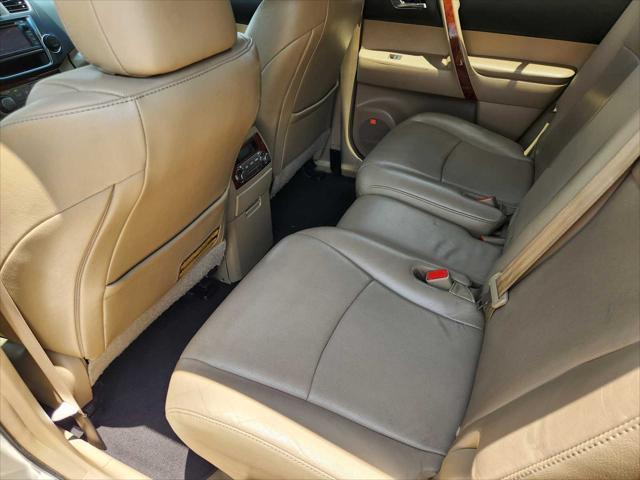 used 2013 Toyota Highlander car, priced at $10,991