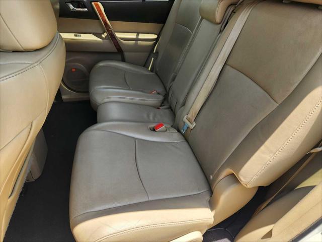 used 2013 Toyota Highlander car, priced at $10,991