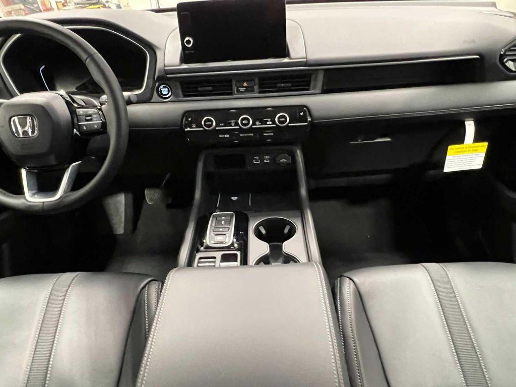 new 2025 Honda Pilot car, priced at $43,795