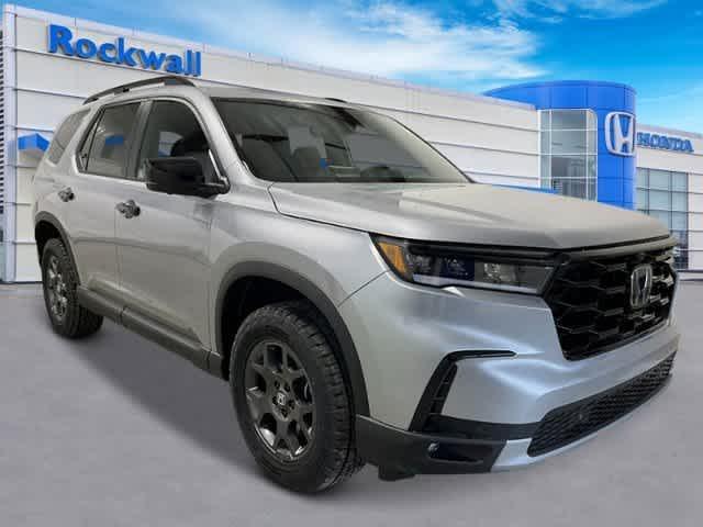 new 2025 Honda Pilot car, priced at $49,995