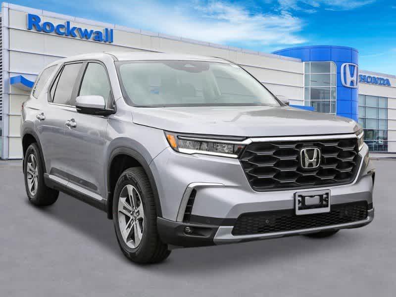 new 2025 Honda Pilot car, priced at $45,575