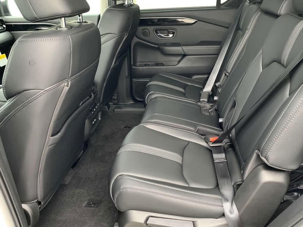 new 2025 Honda Pilot car, priced at $41,825