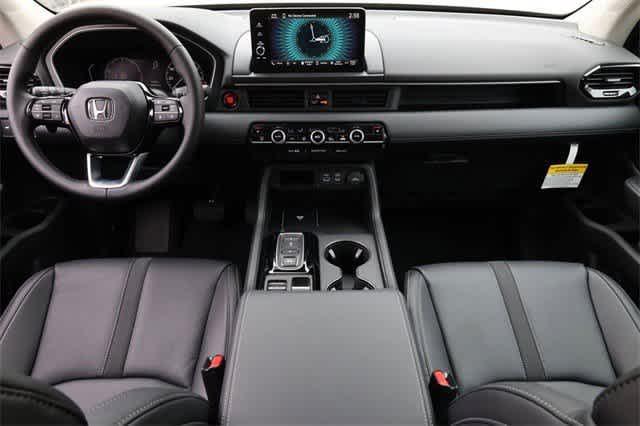 new 2025 Honda Pilot car, priced at $41,825