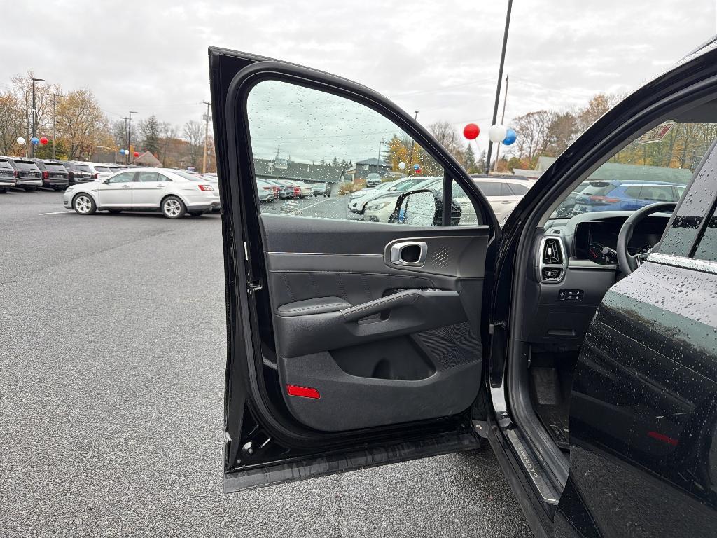 used 2022 Kia Sorento Plug-In Hybrid car, priced at $26,799