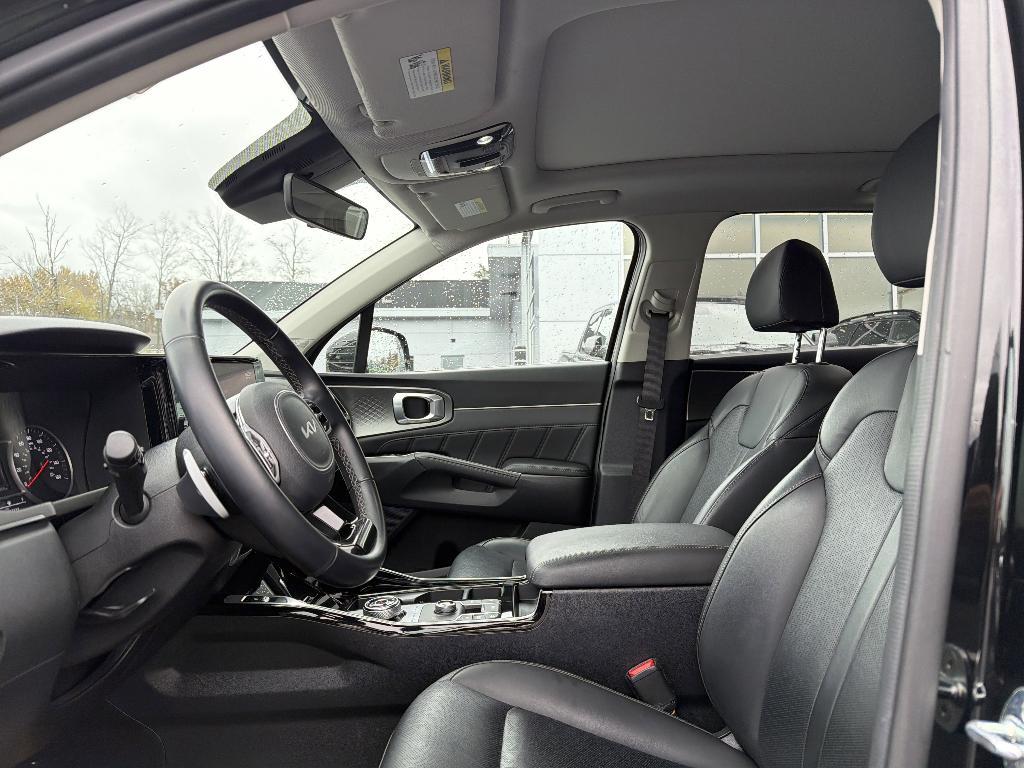 used 2022 Kia Sorento Plug-In Hybrid car, priced at $26,799