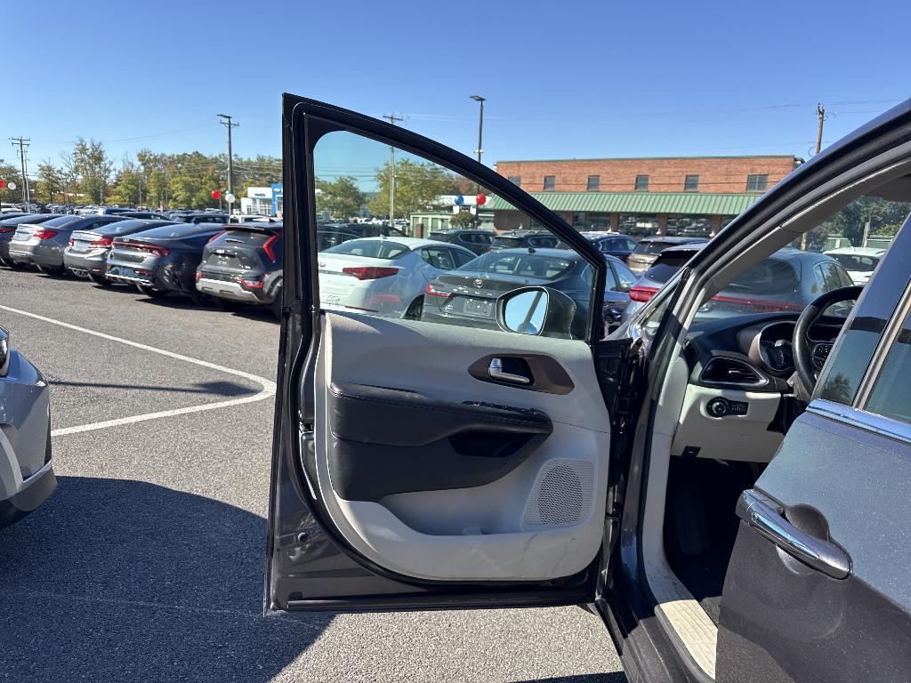 used 2019 Chrysler Pacifica car