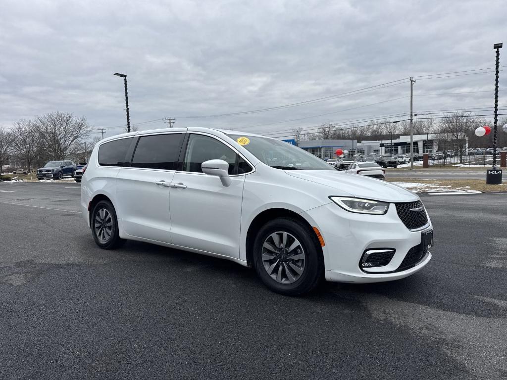 used 2022 Chrysler Pacifica Hybrid car, priced at $26,190