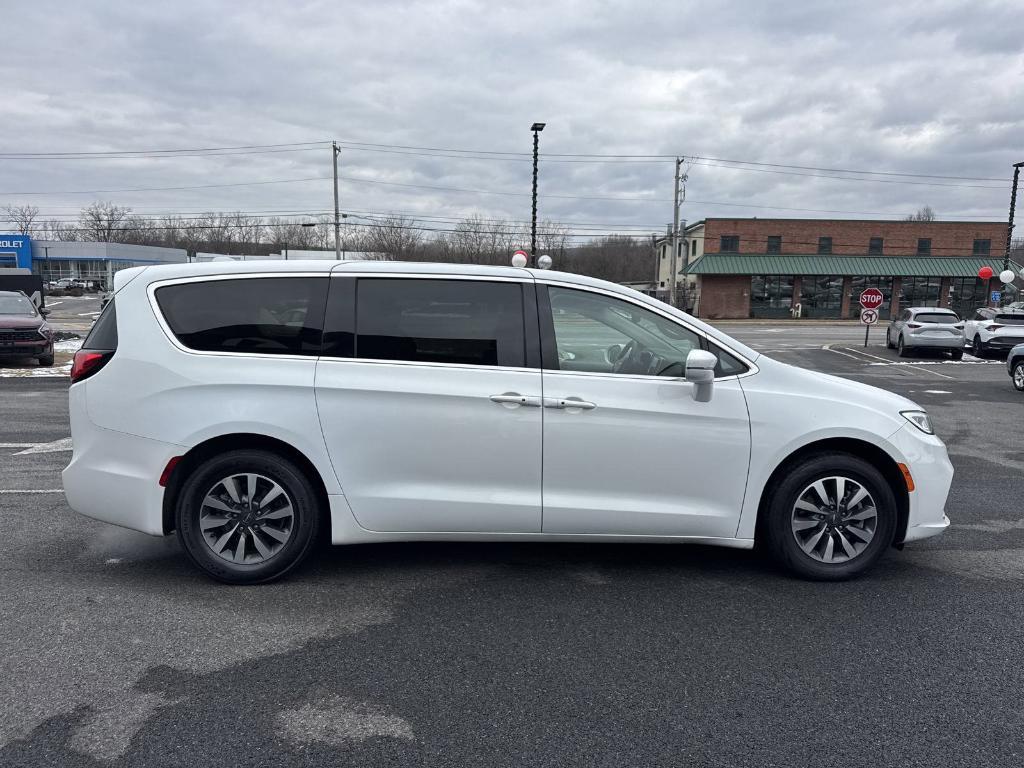 used 2022 Chrysler Pacifica Hybrid car, priced at $26,190