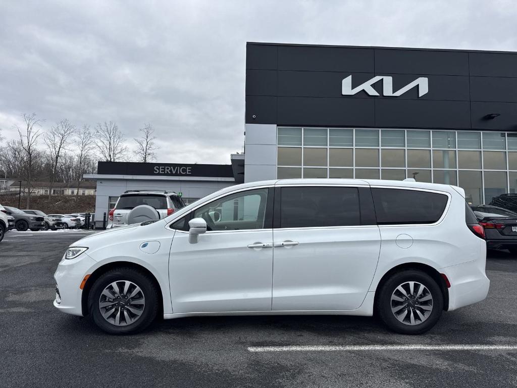 used 2022 Chrysler Pacifica Hybrid car, priced at $26,190