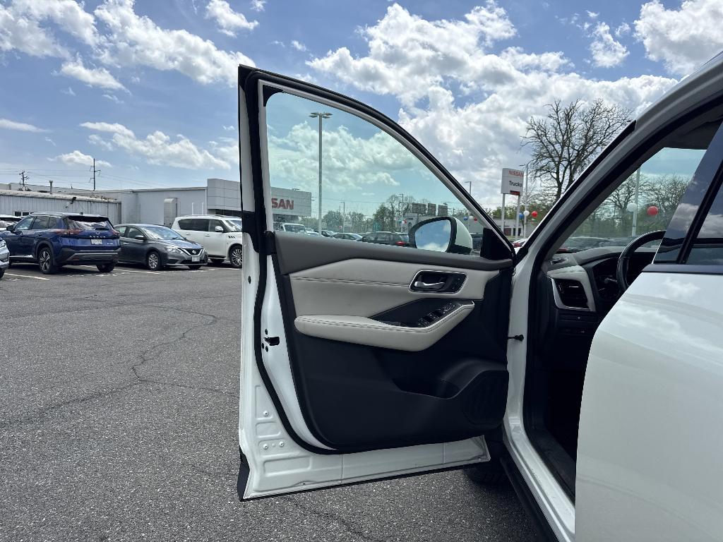 used 2021 Nissan Rogue car, priced at $23,589