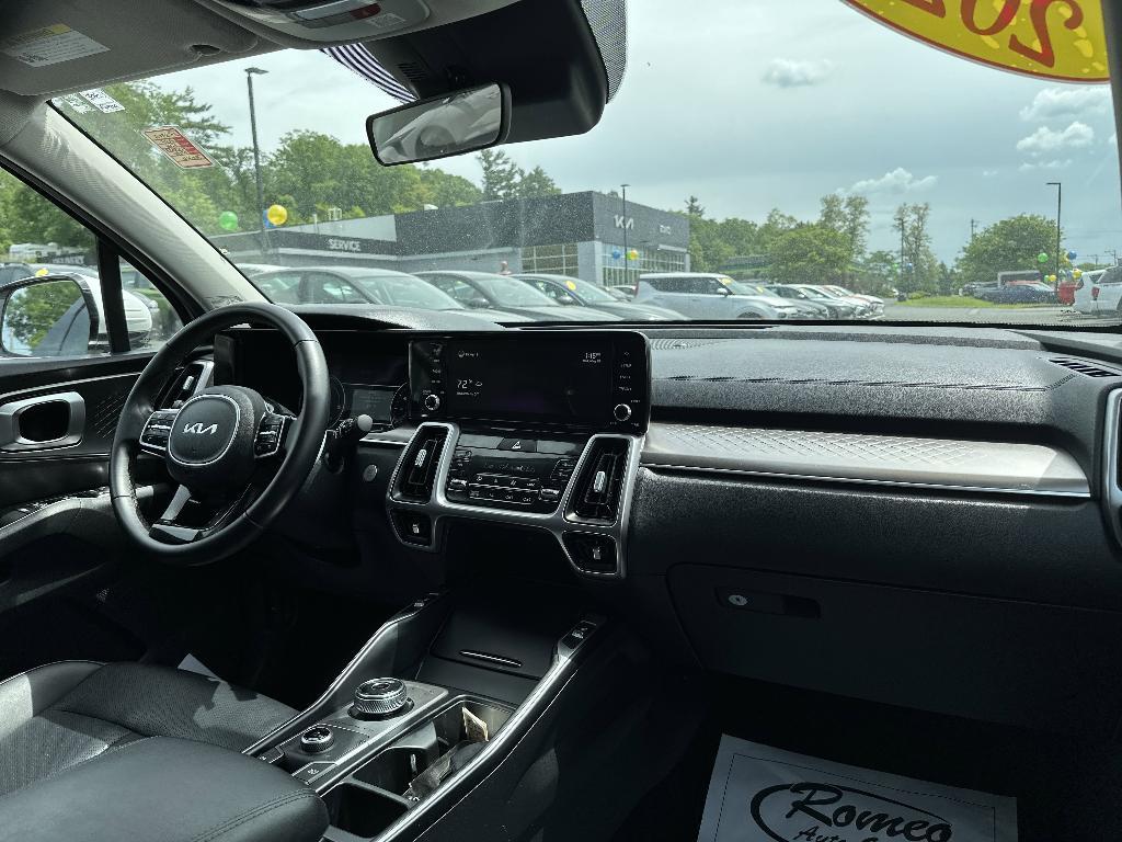 used 2022 Kia Sorento Hybrid car, priced at $30,636