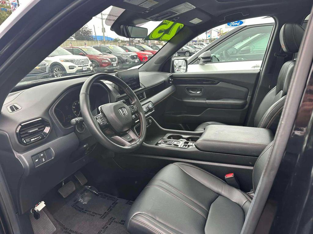 used 2025 Honda Pilot car, priced at $38,998