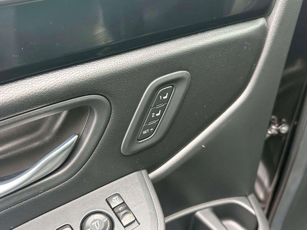 used 2025 Honda Pilot car, priced at $38,998