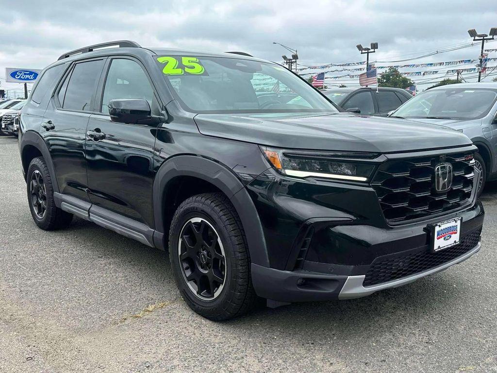 used 2025 Honda Pilot car, priced at $43,998