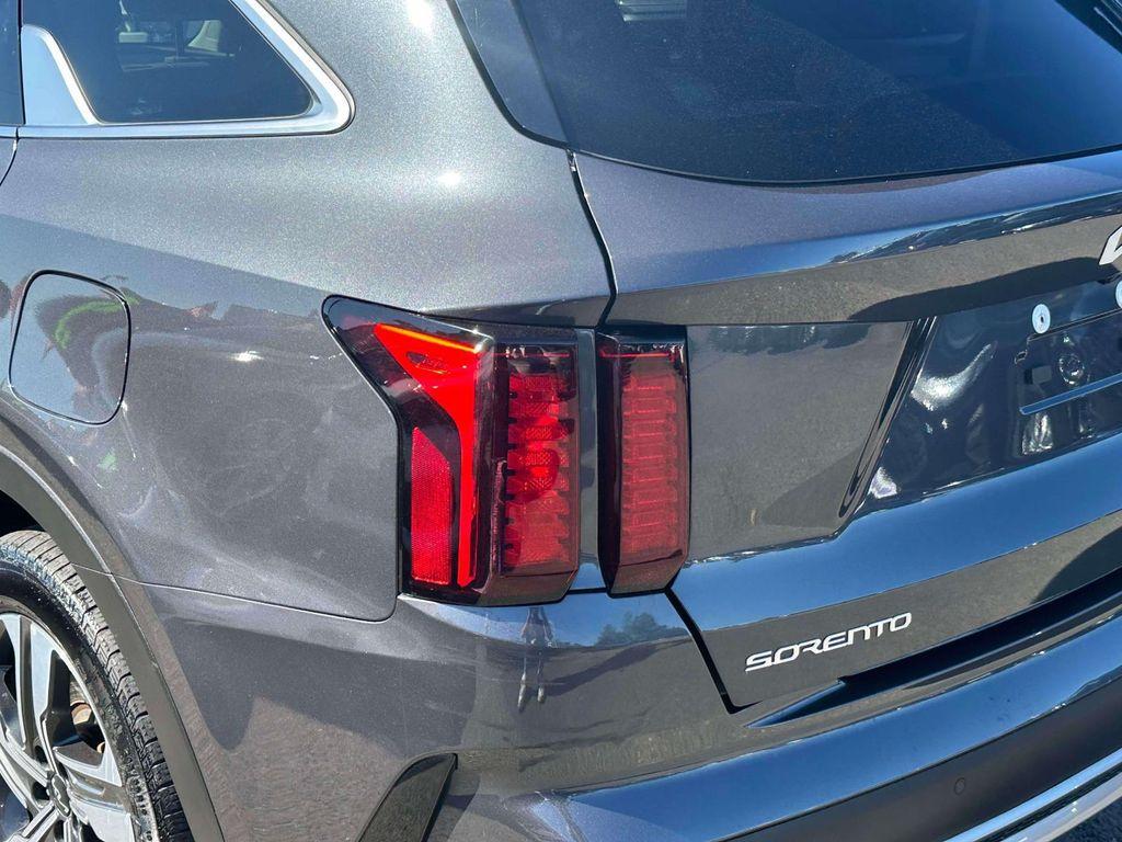used 2023 Kia Sorento Hybrid car, priced at $25,998